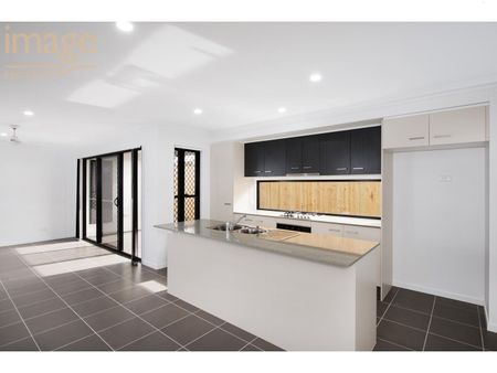 SPACIOUS HOME PERFECT FOR YOUR FAMILY! - Photo 3