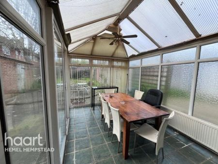5 bedroom detached house to rent - Photo 3