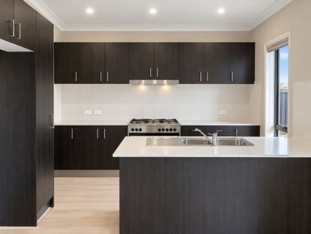 Modern Family Living with Comfort & Style - Photo 3