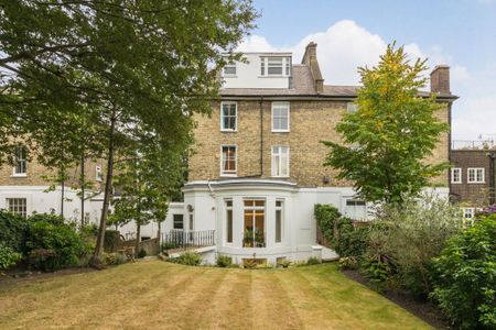 3 bedroom flat in Hampstead - Photo 2