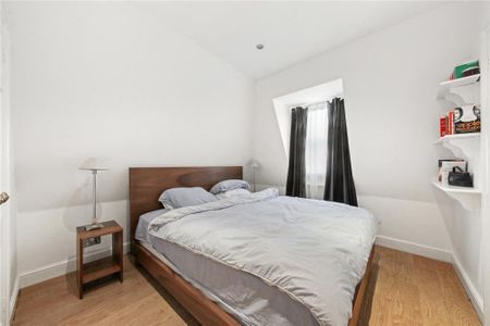 3 bedroom house in London - Photo 5