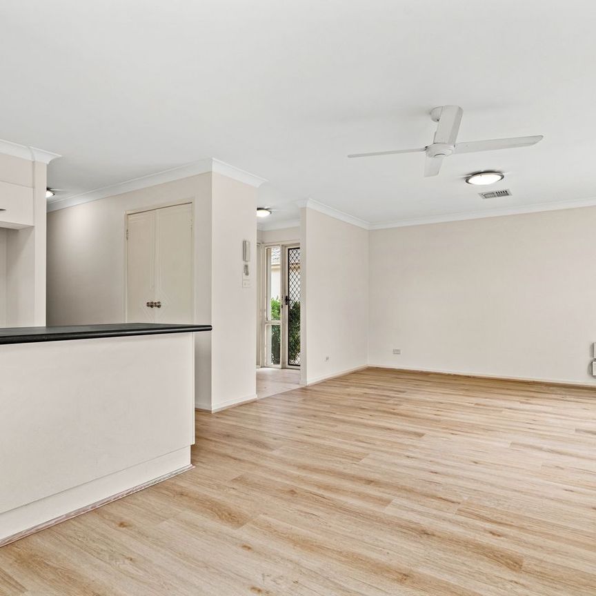 1/19 York Street, Point Frederick - Photo 1