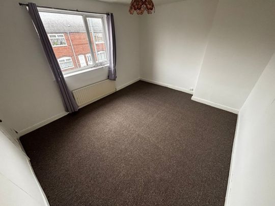 3 bed Terraced - To Let - Photo 1