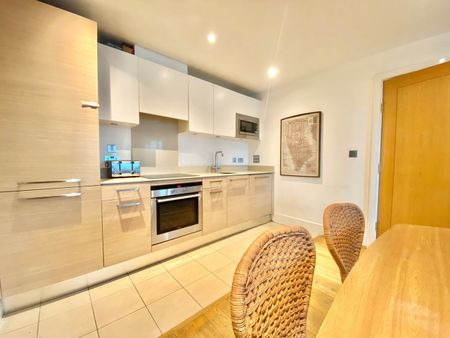 1 Bed Flat, St. George Wharf, SW8 - Photo 4