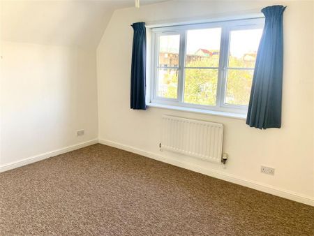 4 bedroom detached house to rent - Photo 4