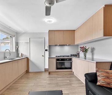 LOVELY 3 BEDROOM HOME - Photo 3