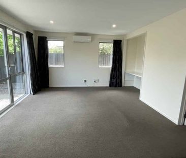 Gloucester awaits!! - Photo 5