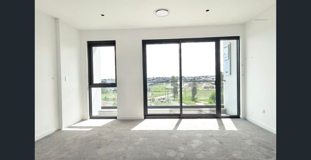 Brand New Four Bedrooms Three-Level Luxury Townhouse - Spacious, Stylish & Ready to Move in! - Photo 1