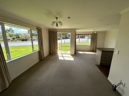 Modern Two-Bedroom Home for Rent - Photo 3