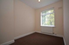 3 bed House - Semi-Detached for Rent - Photo 3