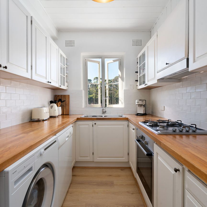 Premium Sydney Lifestyle In Contemporary, Ultra-Convenient Apartment - Photo 1