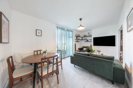 3 bedroom flat to rent - Photo 2