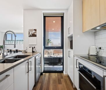 Luxurious Open-Plan Living in the heart of Denman Prospect - Photo 5