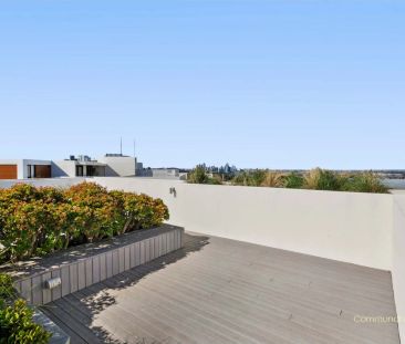 Near New Luxuriously Appointed One Bedroom in Designer Complex - Photo 6