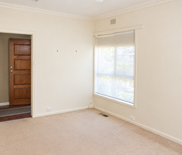 Spacious three bedroom home with fantastic outdoor entertaining. - Photo 2