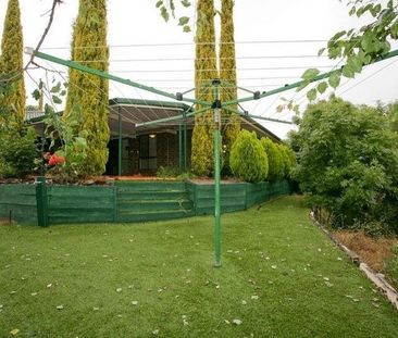 Spacious Family Home - Photo 2