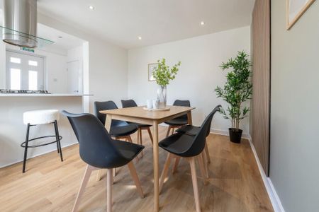 3 bedroom flat to rent - Photo 3