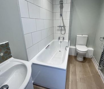 2 bedroom semi-detached house to rent - Photo 6