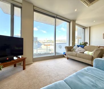 City Living - 2 Bedroom Apartment with secured covered car park - Photo 2