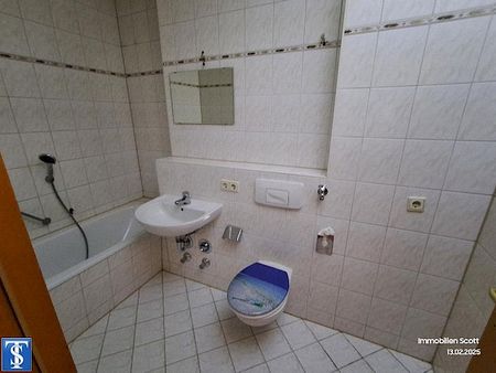 günstige 2 Zimmer Wohnung mit Aufzug im Haus und EBK - Photo 4