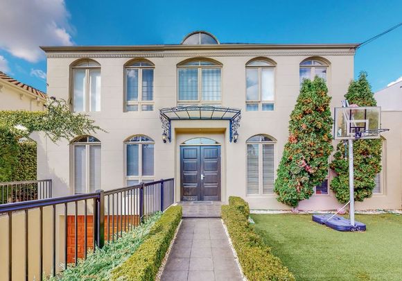 Be immersed in a luxurious Lifestyle of striking sophistication - Photo 1