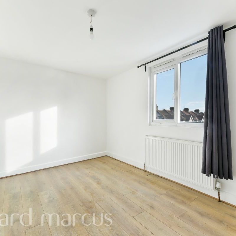 Undine Street - Photo 1