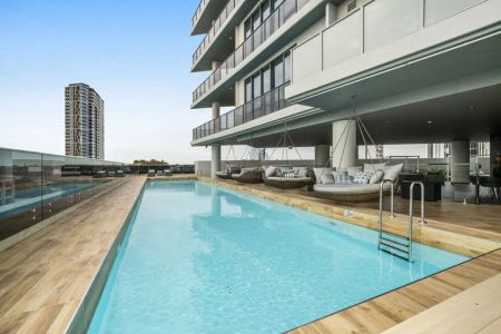 “Luxury Living” - Photo 5