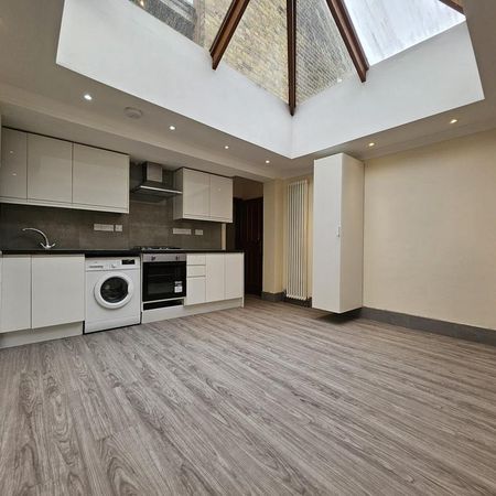 Studio to rent - Photo 3