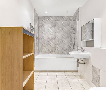 Coral Apartments, Salton Square, London, E14 7GL - Photo 1