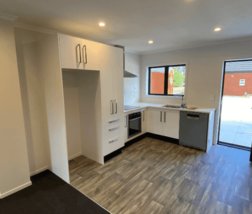 Two bedroom in Hamilton East - Photo 3