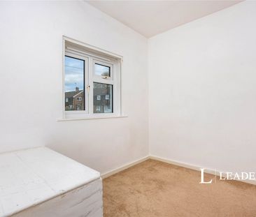 3 bedroom house to rent Great Goodwin Drive, Guildford, GU1 - Photo 3