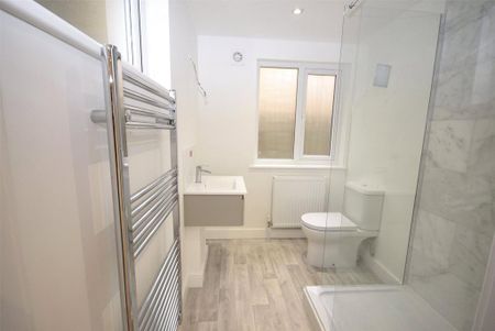 6 bedroom detached house to rent - Photo 5