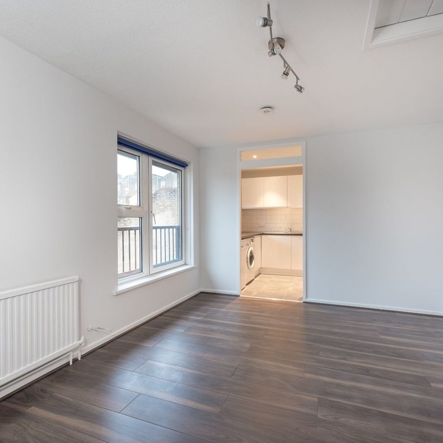 1 Bed Flat, Tessa Sanderson Place, SW8 - Photo 1