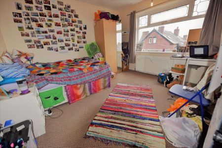 2 bedroom House in Manor Avenue, Leeds - Photo 3