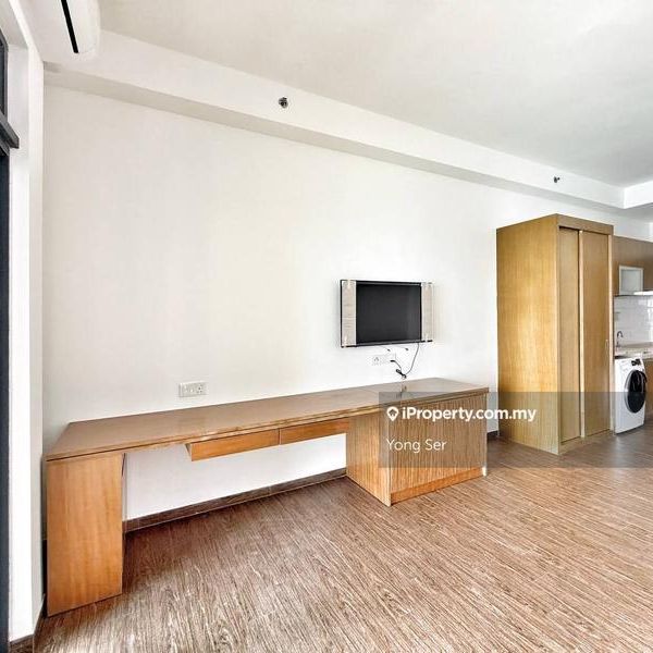 Carnelian Tower 1, Gelang Patah - Photo 1
