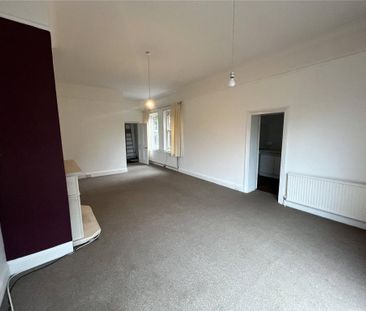 2 bedroom end of terrace house to rent - Photo 3