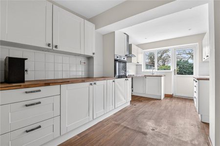 A detached three bedroom bungalow with a paddock, garage and off-street parking in Tamworth. - Photo 2