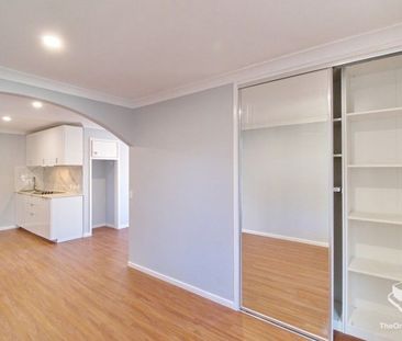 Quite and leafty One bedroom one study - Photo 1