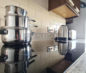 1 bedroom in a flat share to rent - Photo 4