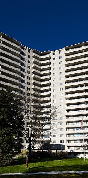 Large 2 Bedroom in Central Mississauga - Photo 1