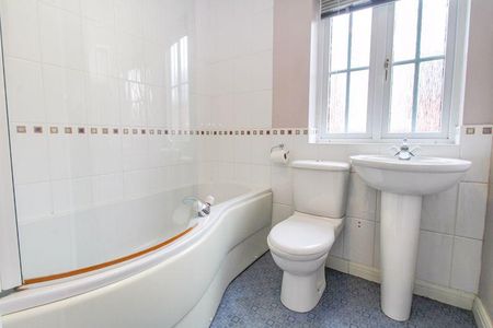 4 bedroom semi-detached house to rent - Photo 5