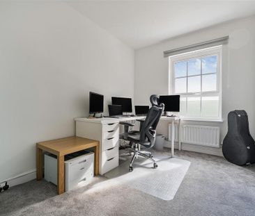 4 bedroom end of terrace house to rent - Photo 5