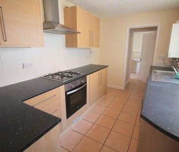 2 bedroom terraced house to rent - Photo 2