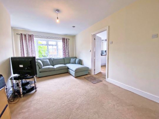 Polden Close, Farnborough, GU14 - Photo 1