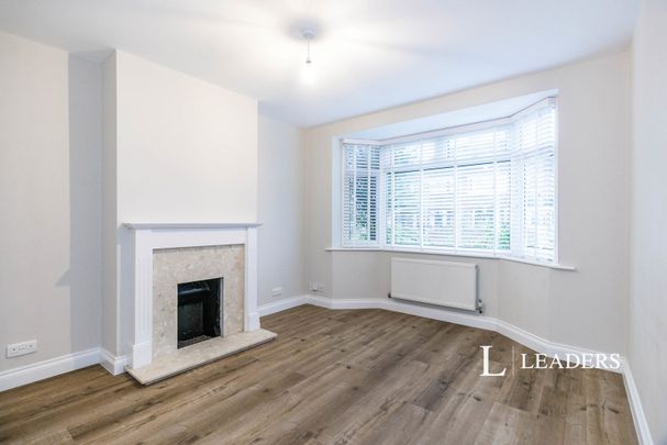 4 bedroom property to rent Havers Avenue, Hersham, Walton-on-Thames, KT12 - Photo 1