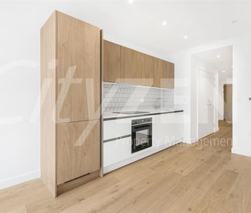 37 Clarendon Road, Watford - Photo 4