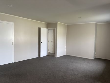 Spacious Family Home in Prime Ohope Location - Ohope - Photo 4