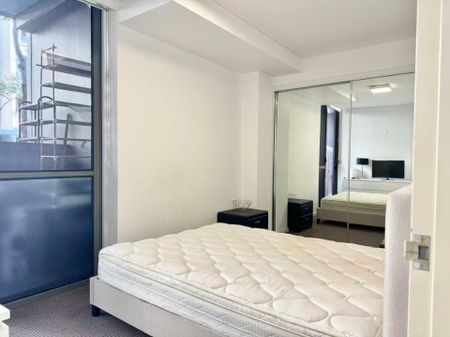 One-Bed One-Bath, Furnished Meriton Apartment - Photo 2