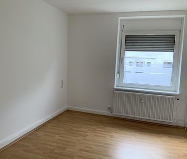 Schicke 2 Zimmer-Wohnung mit neuem Laminat in Lüdenscheid-Lennestraße! - Photo 2