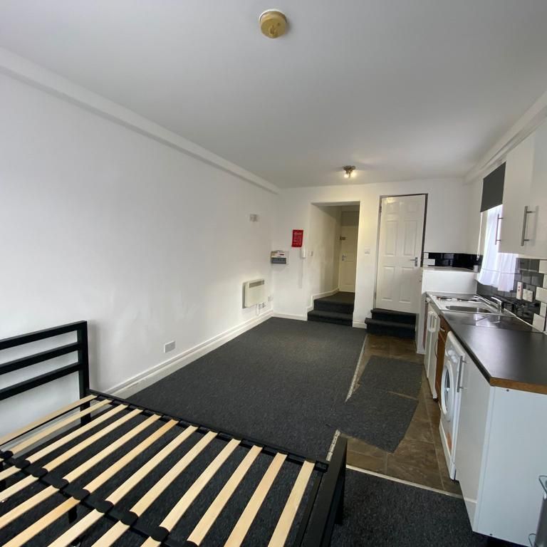 Studio to rent - Photo 1